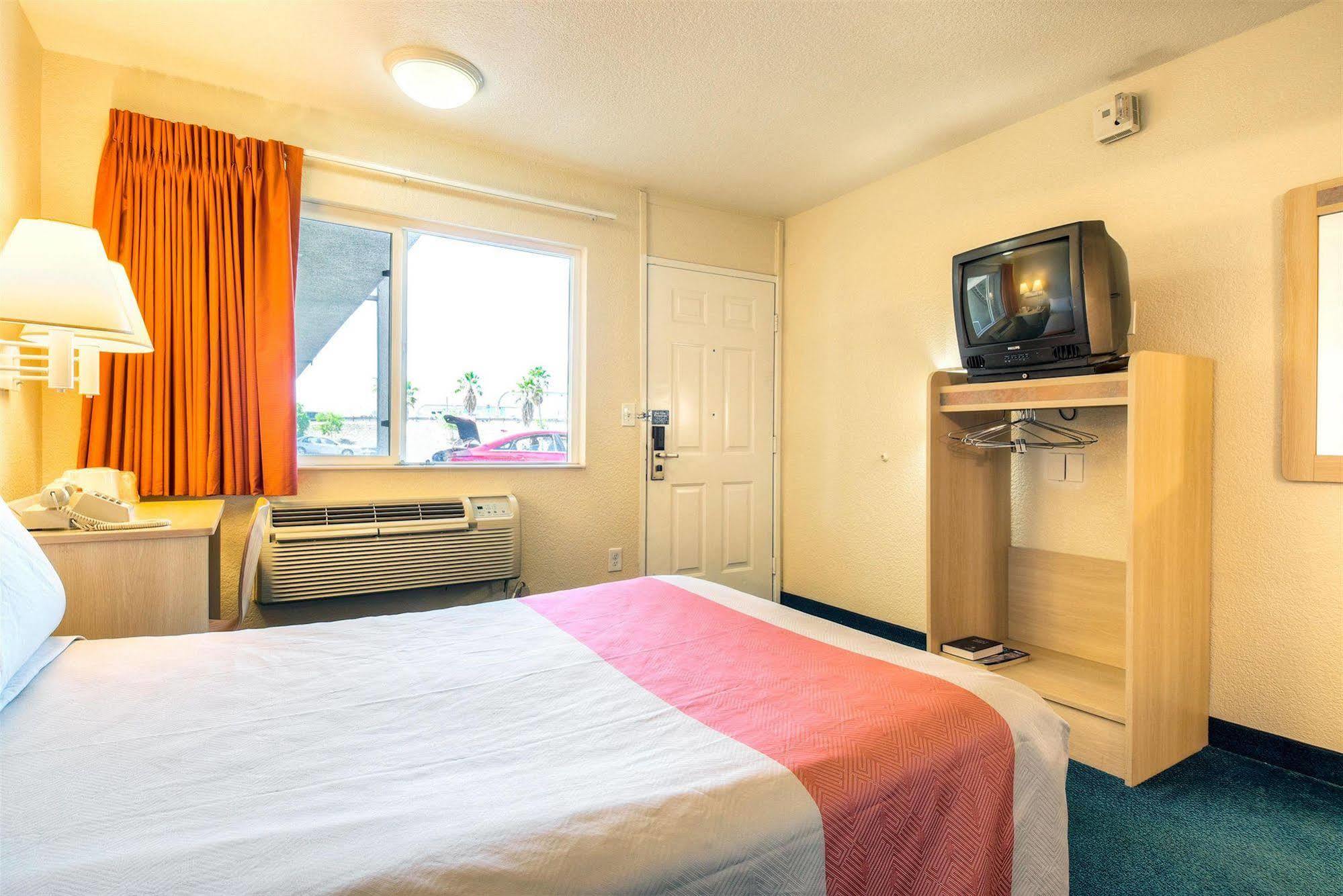 Motel 6-Fontana, Ca Zewnętrze zdjęcie