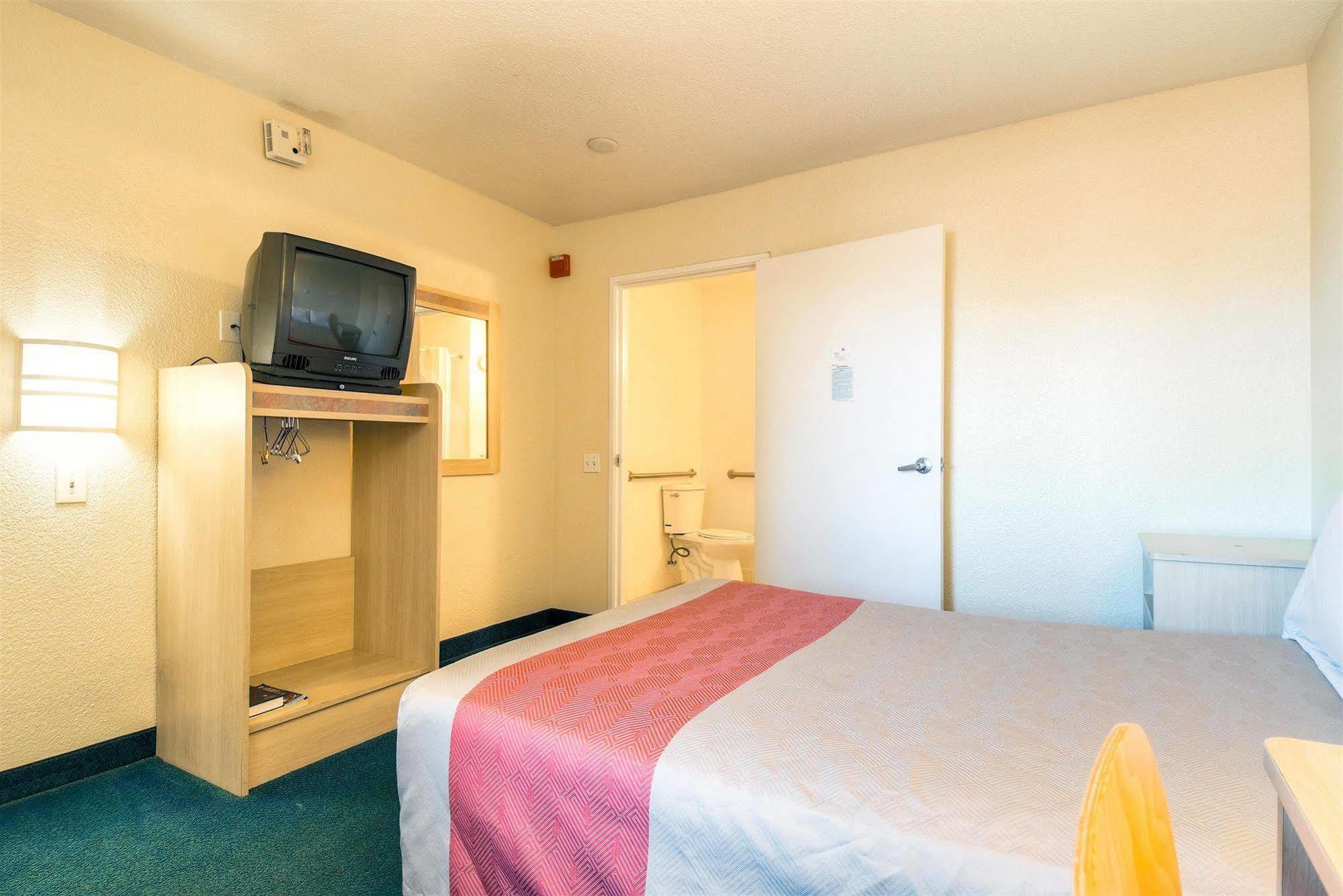 Motel 6-Fontana, Ca Zewnętrze zdjęcie