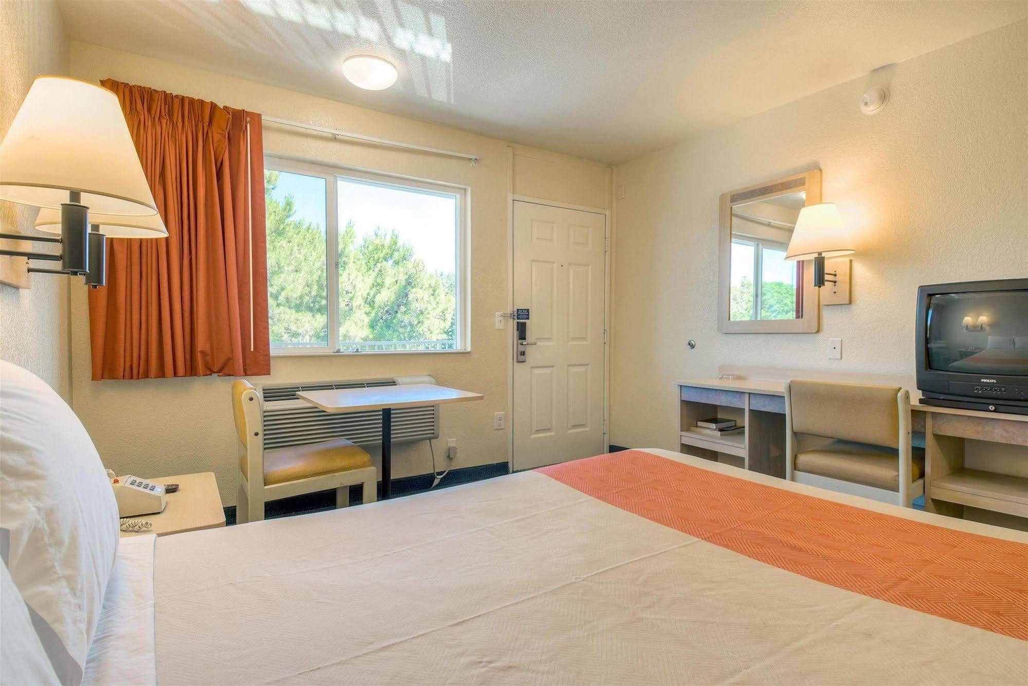 Motel 6-Fontana, Ca Zewnętrze zdjęcie